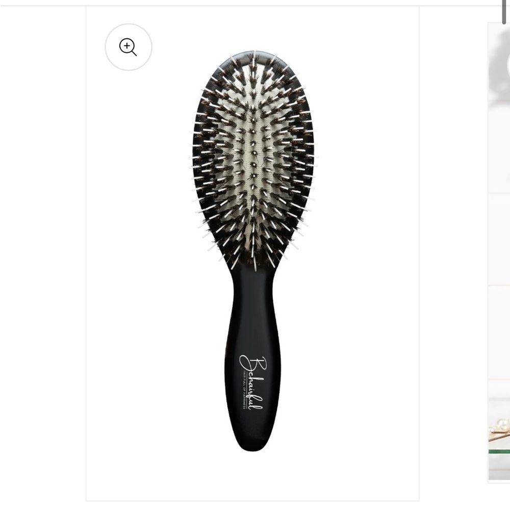 Behairful salon brush